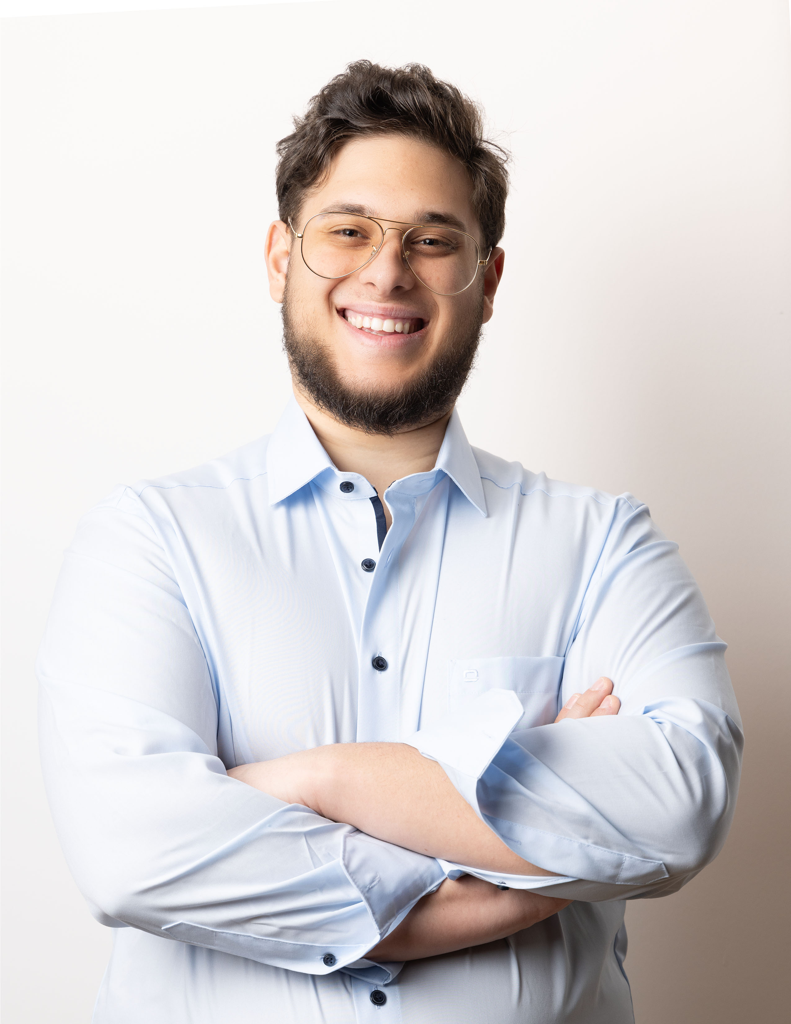 Kilian Herbst professionel von vorne in hellblauem Hemd